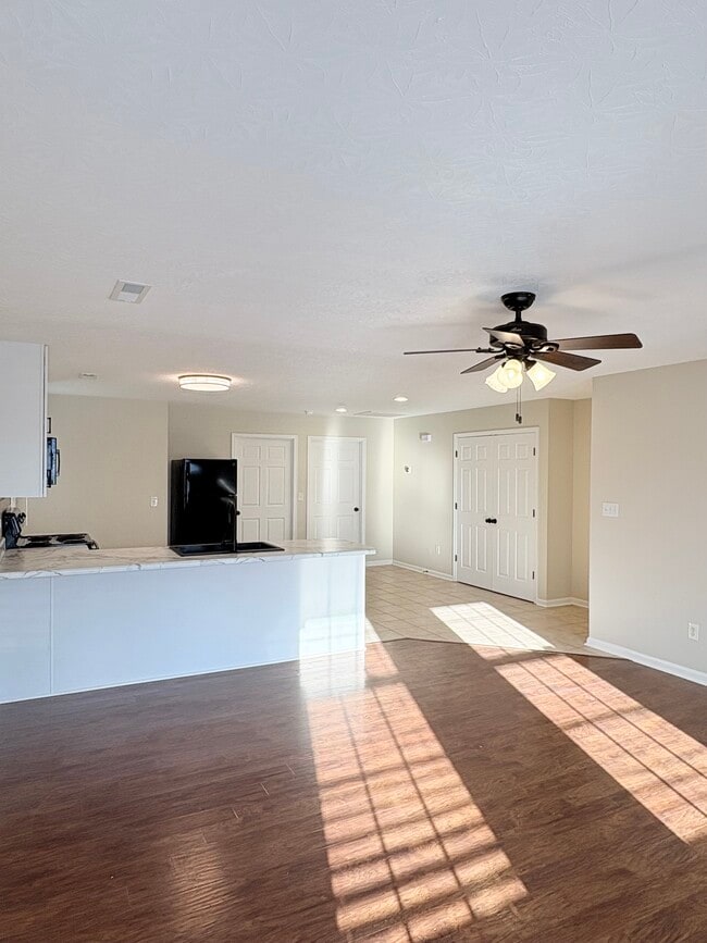 Photo - 401 Catalpa Cir