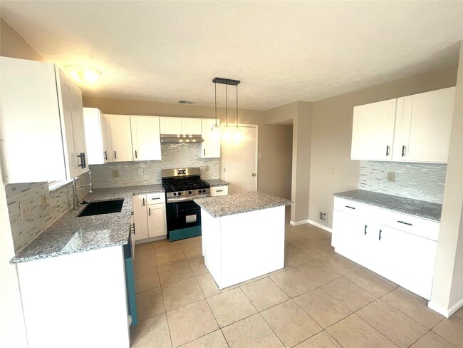 Photo - 8202 Alabaster Dr