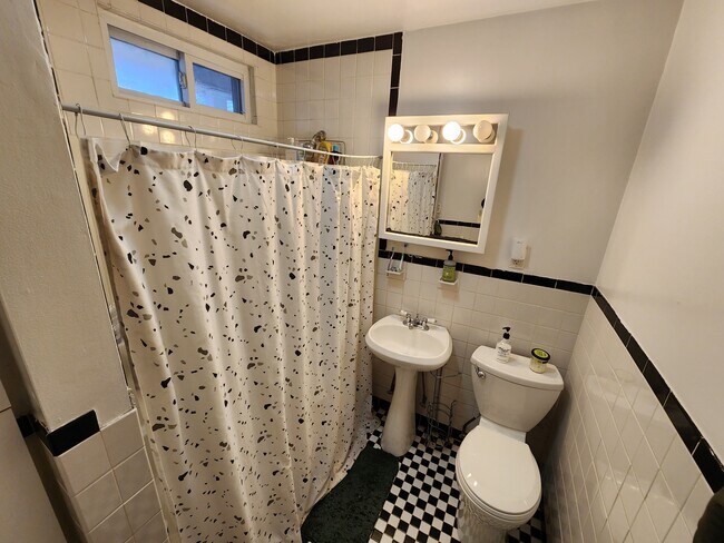 Photo - 140 Brooks St Unidad 1