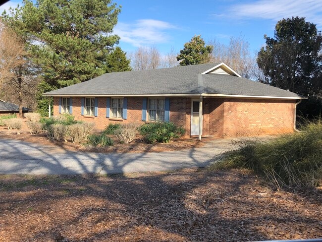 Photo - 2040 Pineview Dr