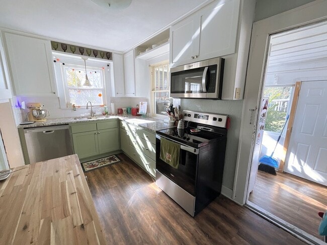 Photo - COLLEGE PRE-LEASING