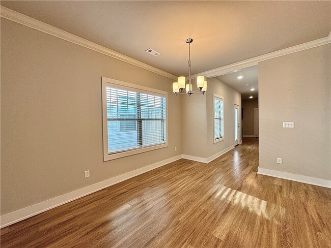 Photo - 707 NE Hts Ln