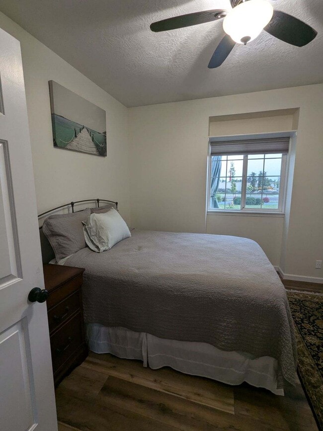 Photo - 388 W Harris St