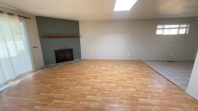 Photo - Spacious 4 bedroom 2 bath 1402 Sqft. Home In the Heights!