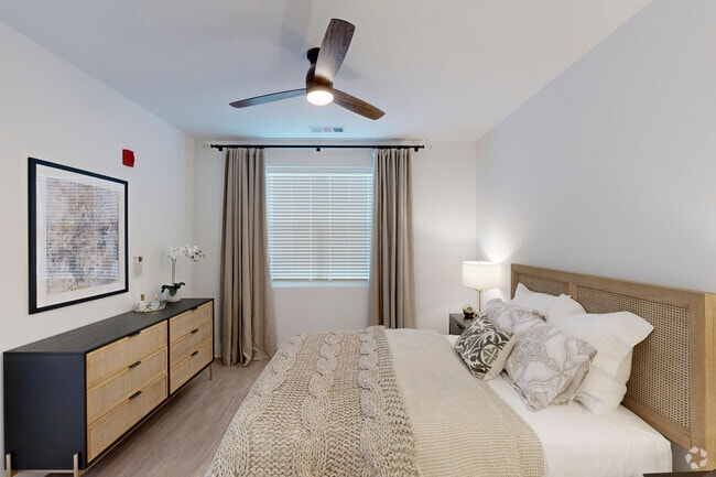 1 BR, 1 BA, 698 SF