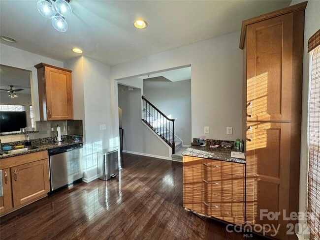 Photo - 280 W Bland St