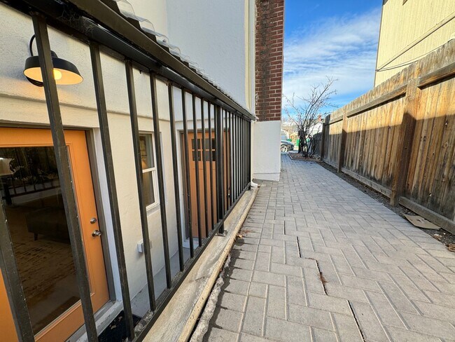 Photo - 468-470 Claremont St Unidad 470 Claremont Street Basement