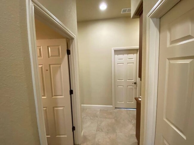 Building Photo - Gorgeous Newer 4 Bedroom in Highly sought after Riata Empire Ranch Community!