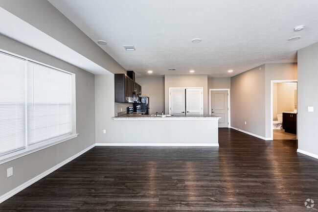 2BR, 2BA - 1120SF