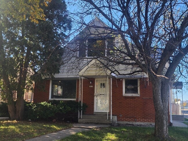 Building Photo - 2 bedroom upper