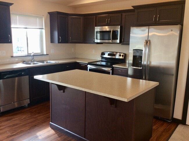 Photo - Beautiful, spacious townhouse for rent