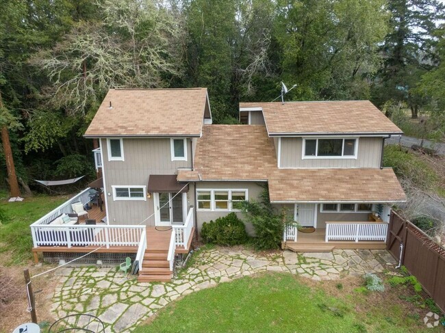 Building Photo - Stunning Home along the Redwoods, Fully Fu...