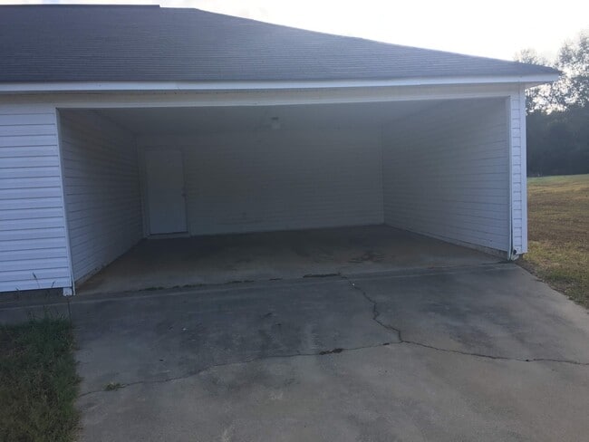 Photo - 709 Macey St