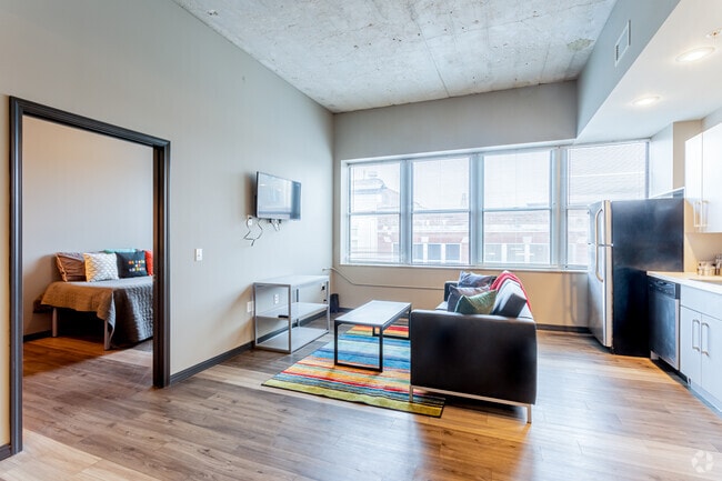 1HAB, 1BA - 672 ft² - The U at Park East