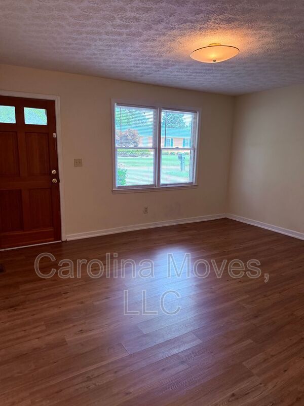 Photo - 107 Bismark Dr