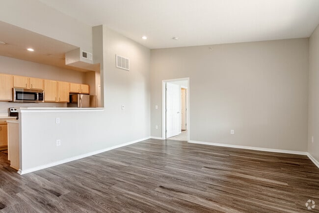 1BR, 1BA - 756SF