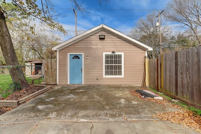 Building Photo - 8415 Bonner Dr Rental
