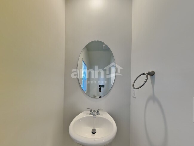 Photo - 3984 Zepelin Wy