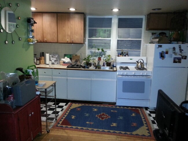 Building Photo - 2350 W Augusta Blvd Unit 3-W Rental