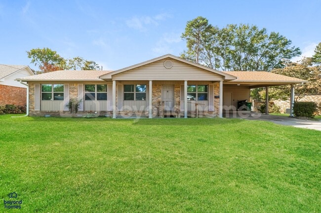 Building Photo - Beautiful lake views with this renovated 4 bedroom / 1.5 bath home with almost 1,379 sq feet of s...