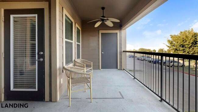 2155 Arkansas Ln Unidad 1233