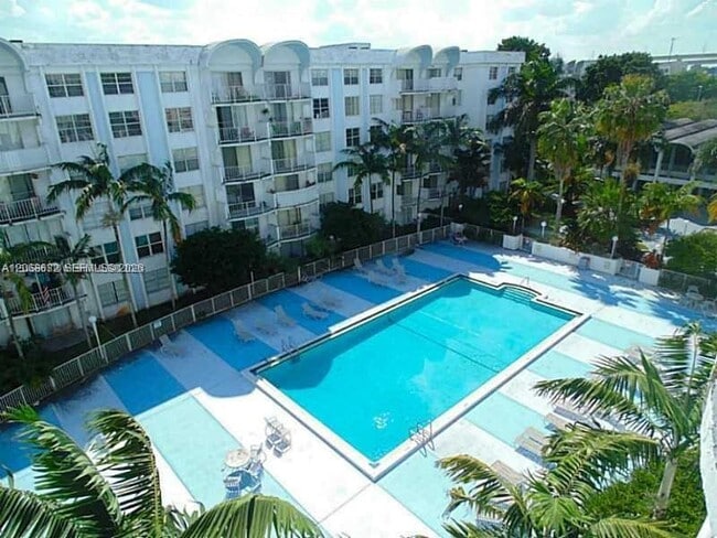 Building Photo - 498 NW 165th St Unit D-501