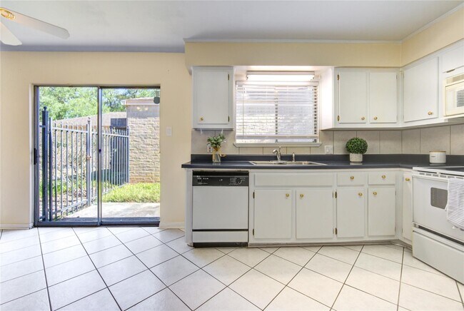 Photo - 1927 Ash Meadow Dr