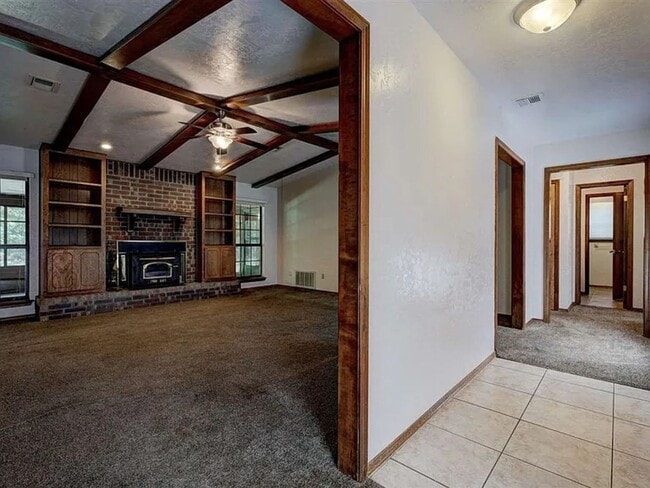 Photo - 406 Shady Ln