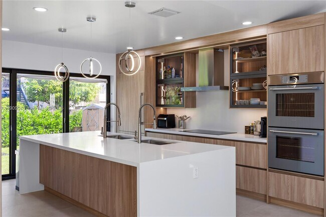 Photo - 1141 Hollywood Blvd