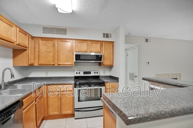 Photo - 305 Lakepointe Dr Unidad 104