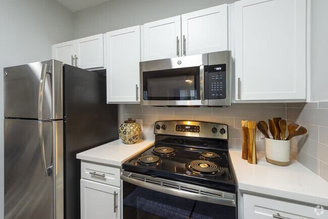 Building Photo - Your Luxury Lifestyle Begins Here! Unit ASL1 Rental