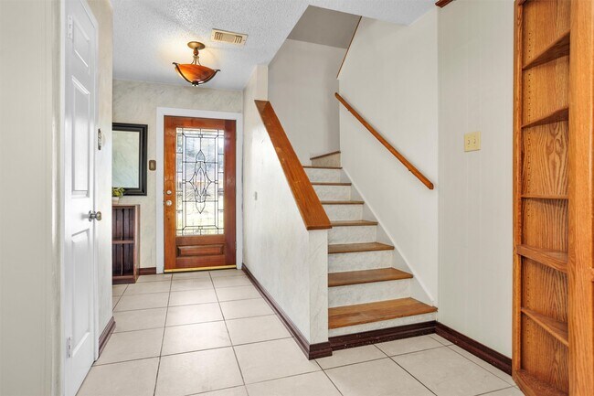 Photo - 1102 Mosher Ln