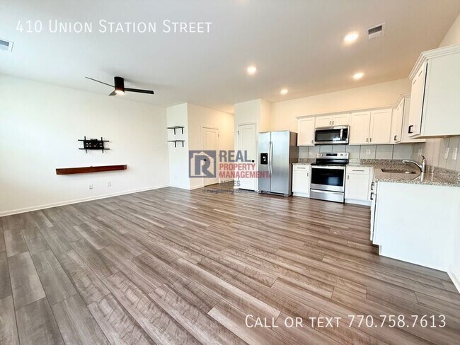 Photo - 410 Union Station St