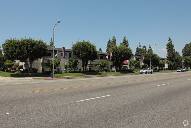 Building Photo - Woodbriar Apartments