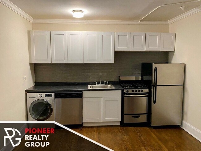 Building Photo - 918 Green Bay Rd Unit 2C