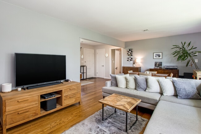 Photo - 2158 Brookview Dr Unidad A