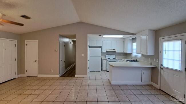 Photo - 828 Lavon Dr