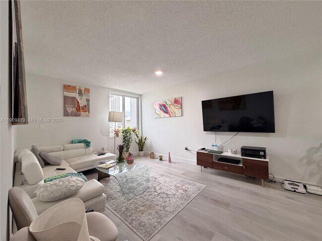 Building Photo - 250 180th Dr Unit 505