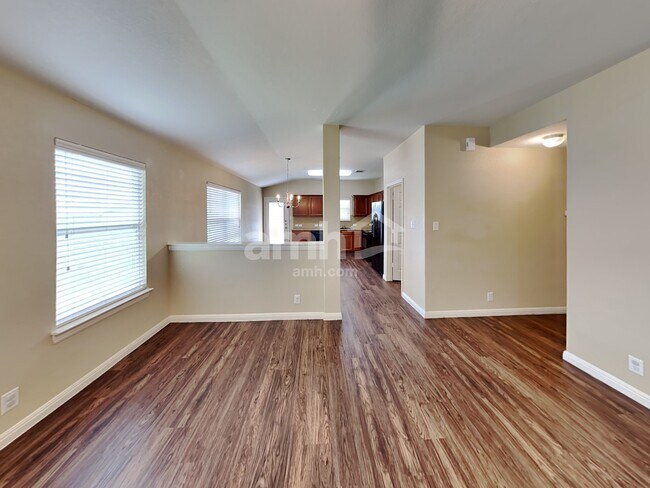 Photo - 2240 Hazelwood