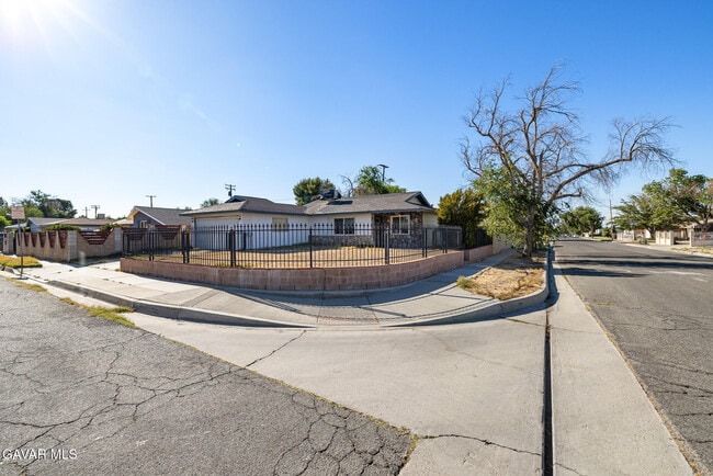 Photo - 639 E Ovington St