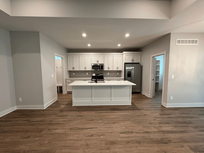 Photo - 1613 SW Hedgewood Ln