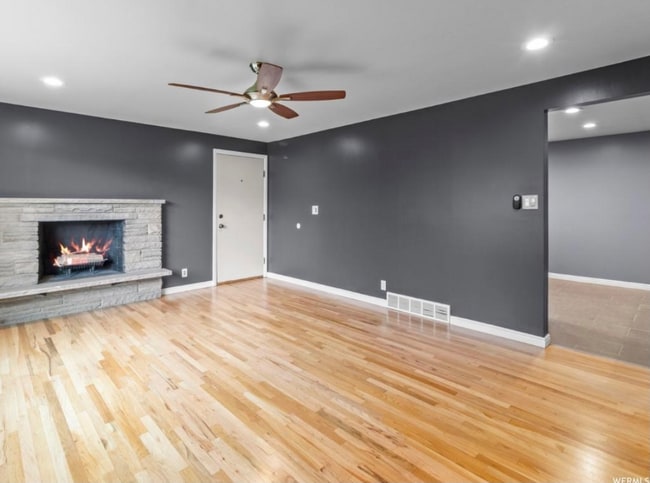 227 E Diamond St Unidad Main