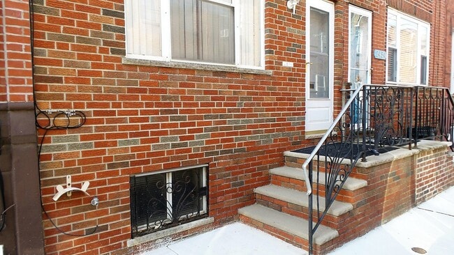 Building Photo - SWEET 2 BR / 1.5 BA HOUSE in South Philly w/ NEW KITCHEN & BATHS-Washer/Dryer & Yard!