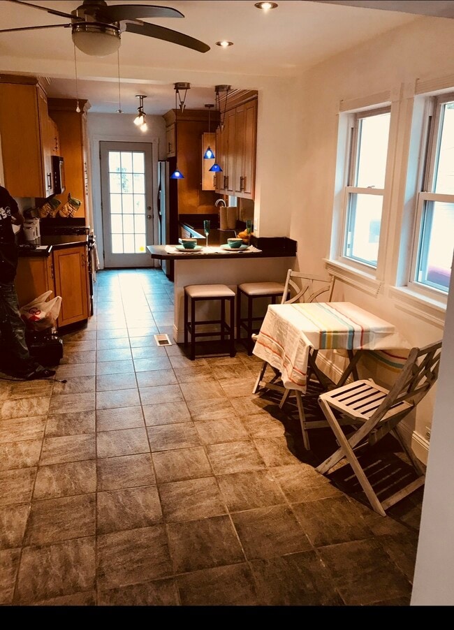 Photo - 137 W Johnson Ave