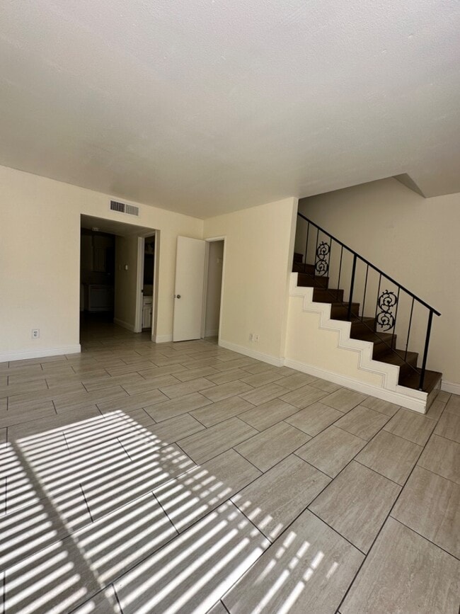 Building Photo - 3318 E Sierra Madre Ave Rental