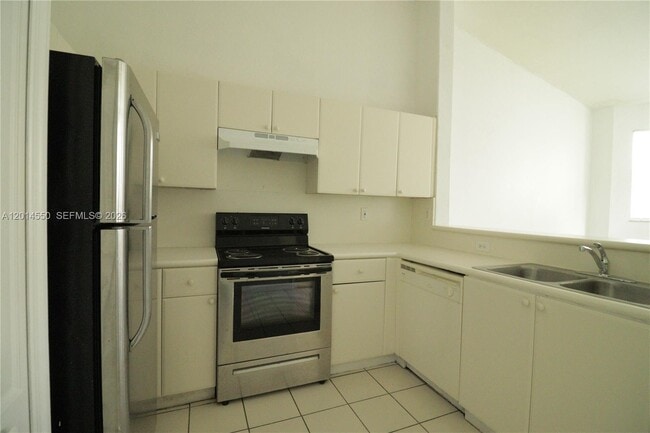 Photo - 1568 SE 26th St Unidad 206