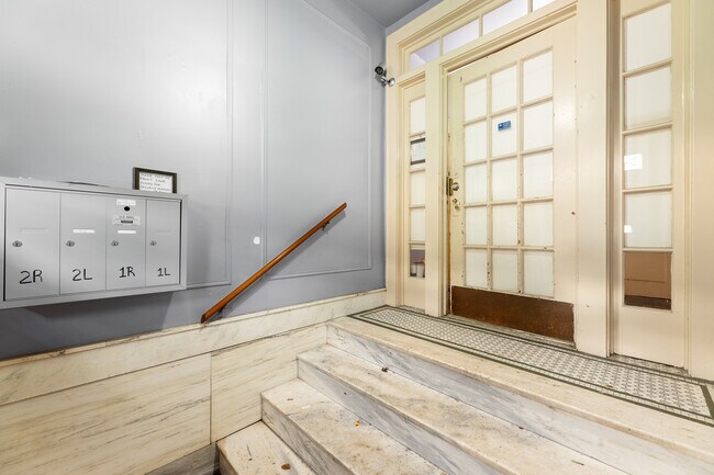 entrance - 523 Beardsley Ave Unit 1L