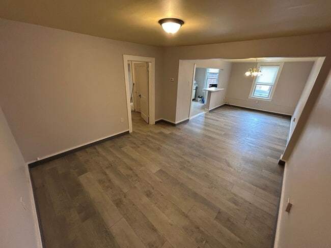 Building Photo - Maple1511-1513 Unit 1511 Maple  103