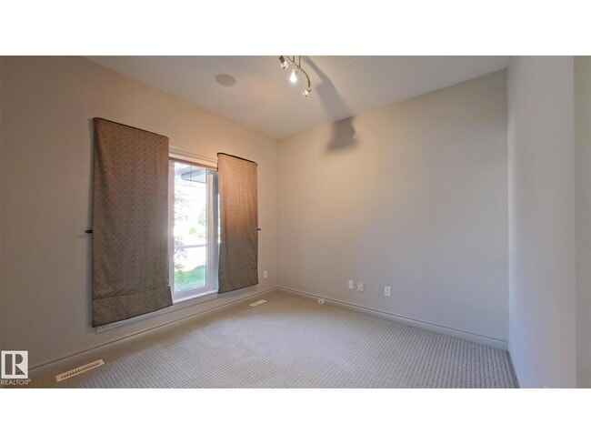 Photo - 6162 Maynard Crescent NW