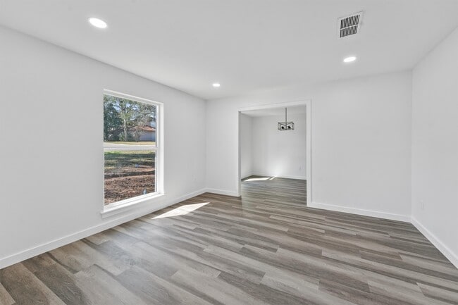 Photo - 205 Elmwood St